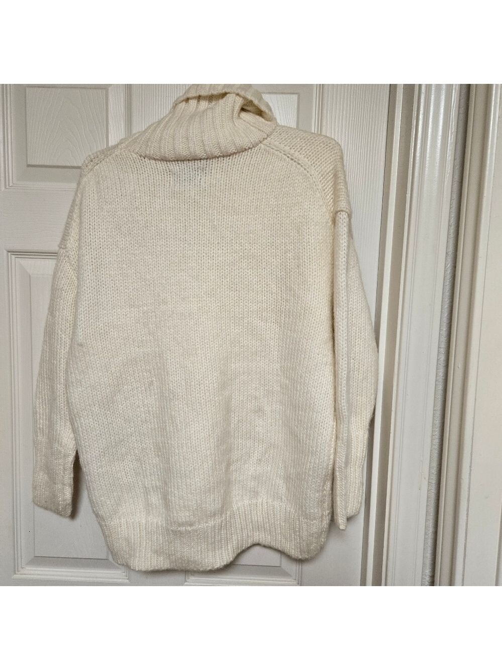 American Eagle Cream Oversized Turtleneck Sweater Small Cozy - Picture 3 of 12